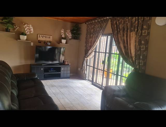 7 BEDROOM HOUSE FOR SALE IN CASHAN